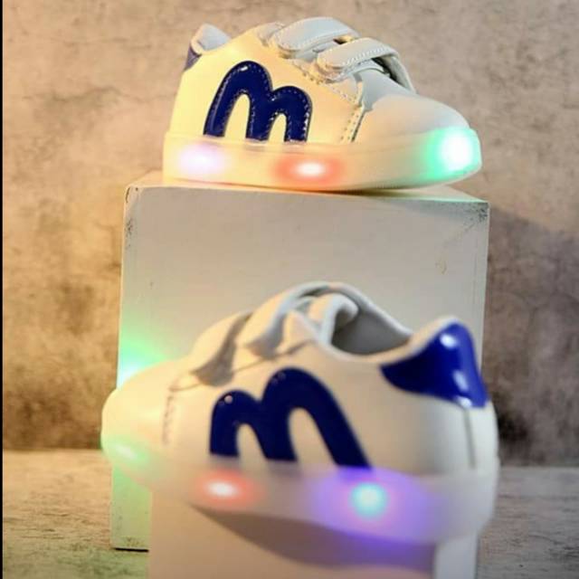 Sepatu led mm biru