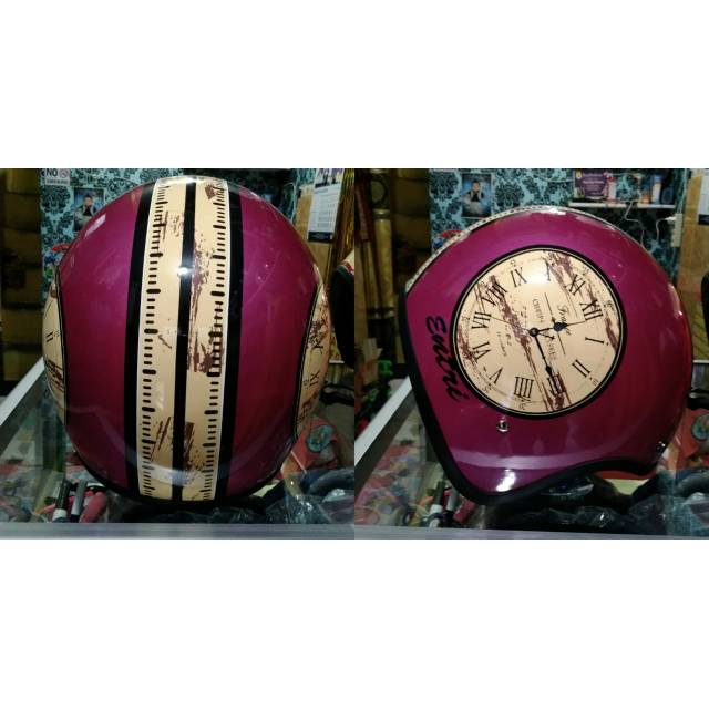 Helm Retro Motif