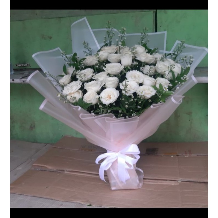 hand bucket mawar putih