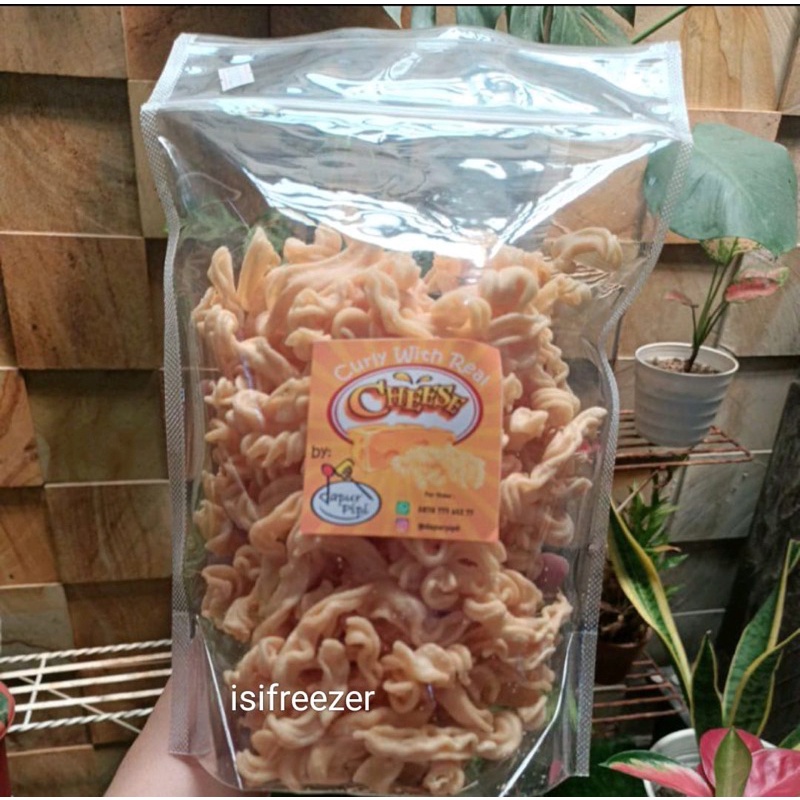 Curly Cheese Pouch