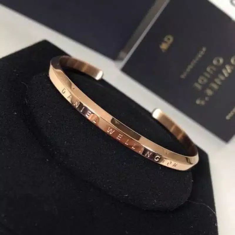 GELANG DANIEL WE**INGTON