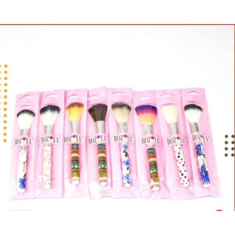 Kuas make up Blush on