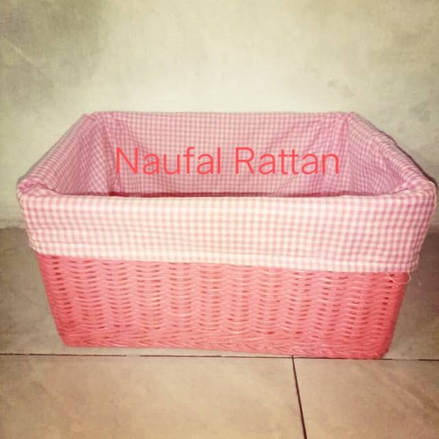 Keranjang rotan persegi