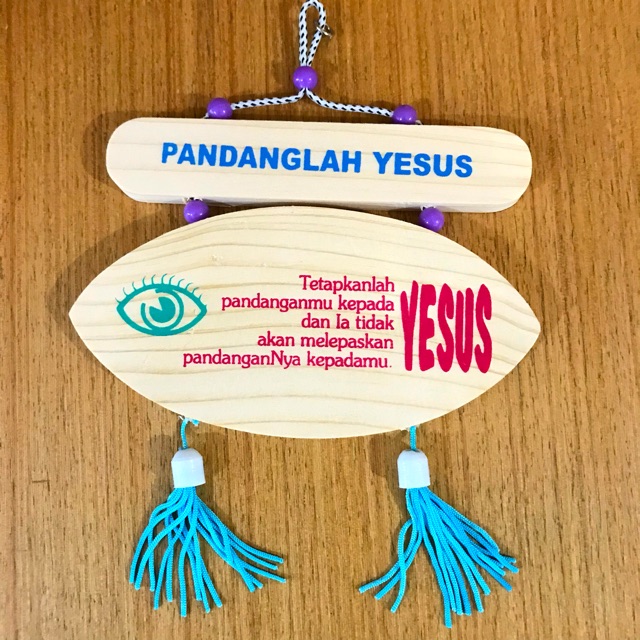 Hiasan dinding kayu oval