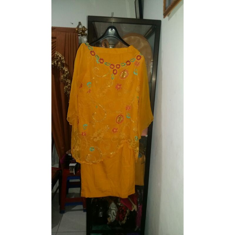 kebaya wanita