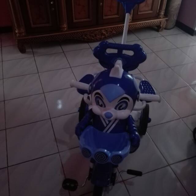 Sepeda roda tiga