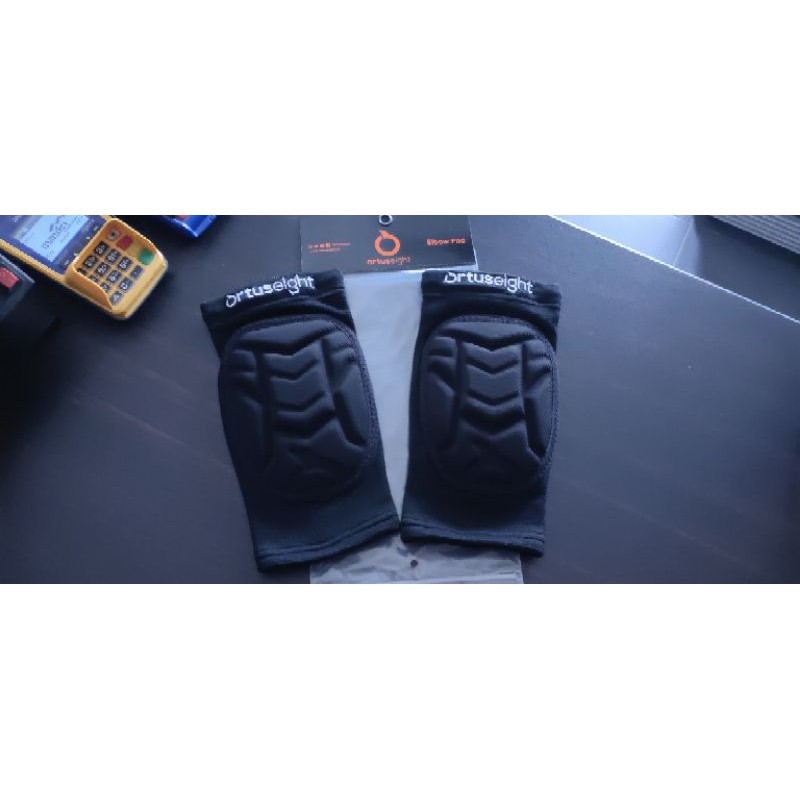 Ready 𝙊𝙧𝙩𝙪𝙨𝙚𝙞𝙜𝙝𝙩 Elbowpad