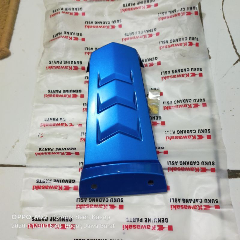 cover tail edge biru tua