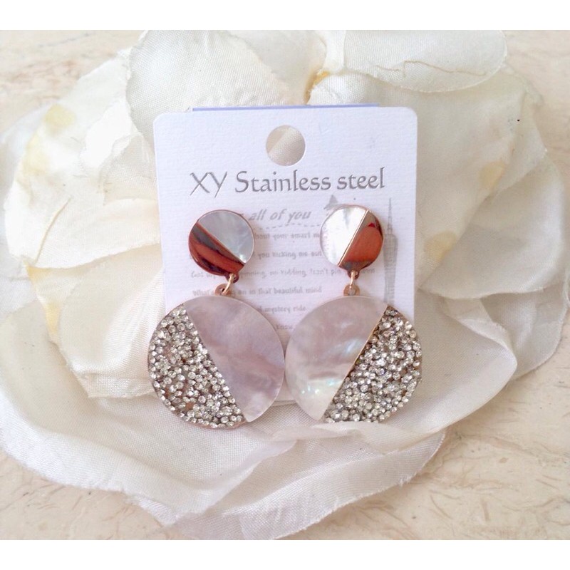 Anting setengah keramik & mata titanium