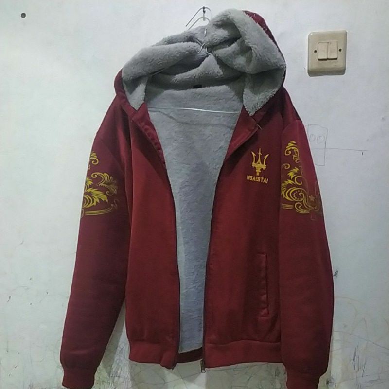 sweater merah maroon