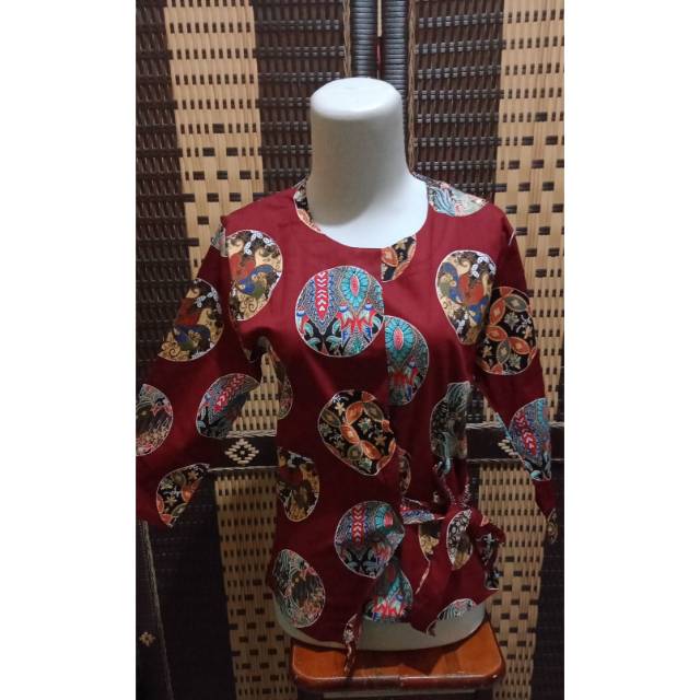 Atasan piringan batik