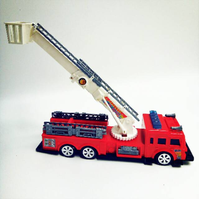Mainan mobil kebakaran