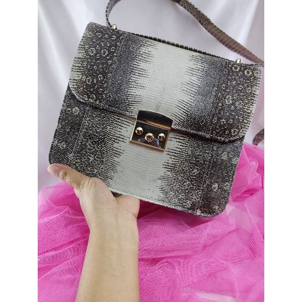 tas kulit asli