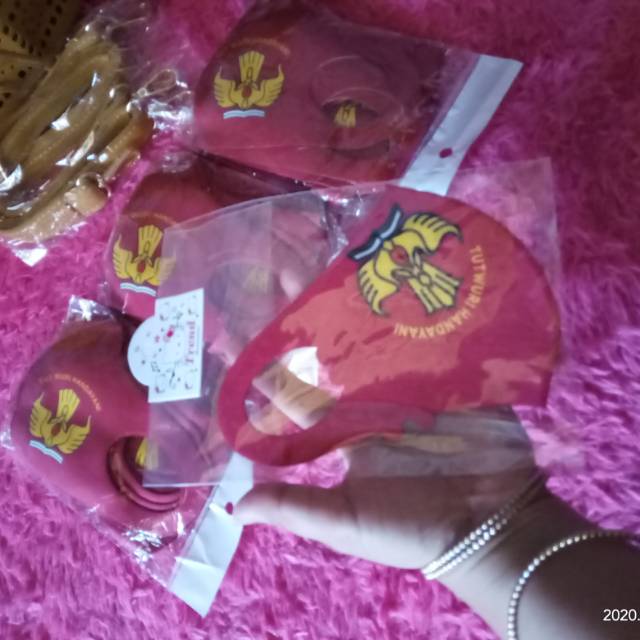 Masker sekolah,
