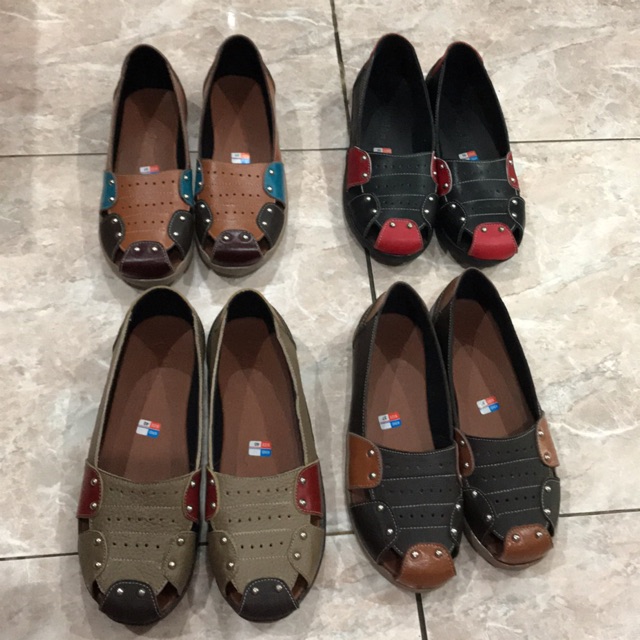 Sepatu kulit wanita