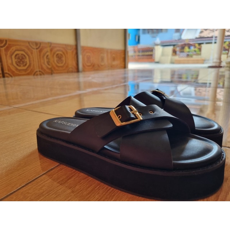 sandal kapsoora blaze black