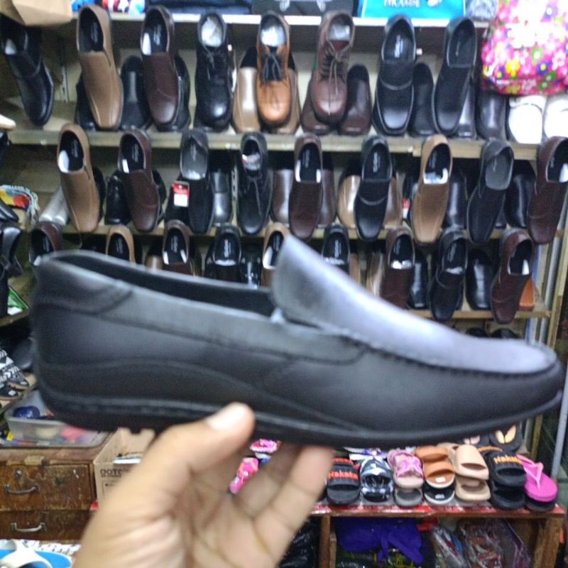Sepatu karet att