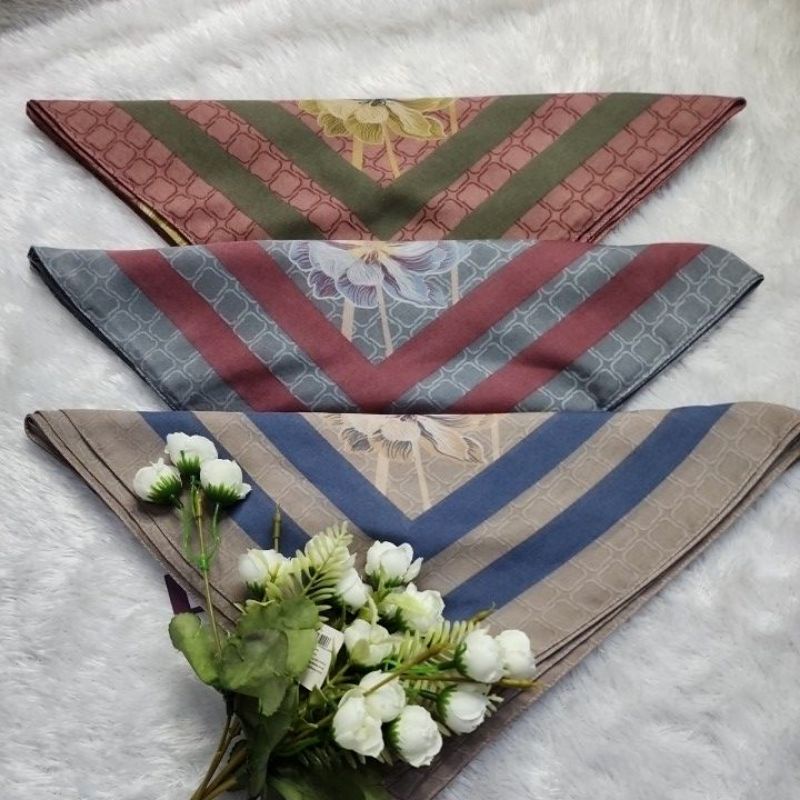KAILA FLOWER MONOGRAM BY ELZATTA