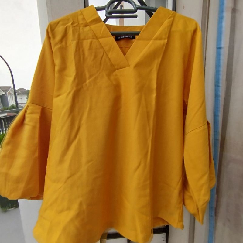 Preloved Blouse Kuning Mission 72