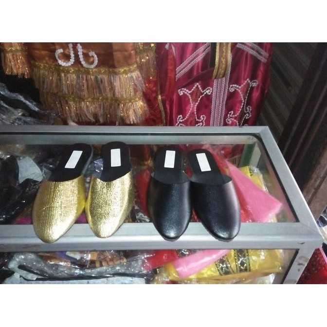 Sepatu Selop Adat