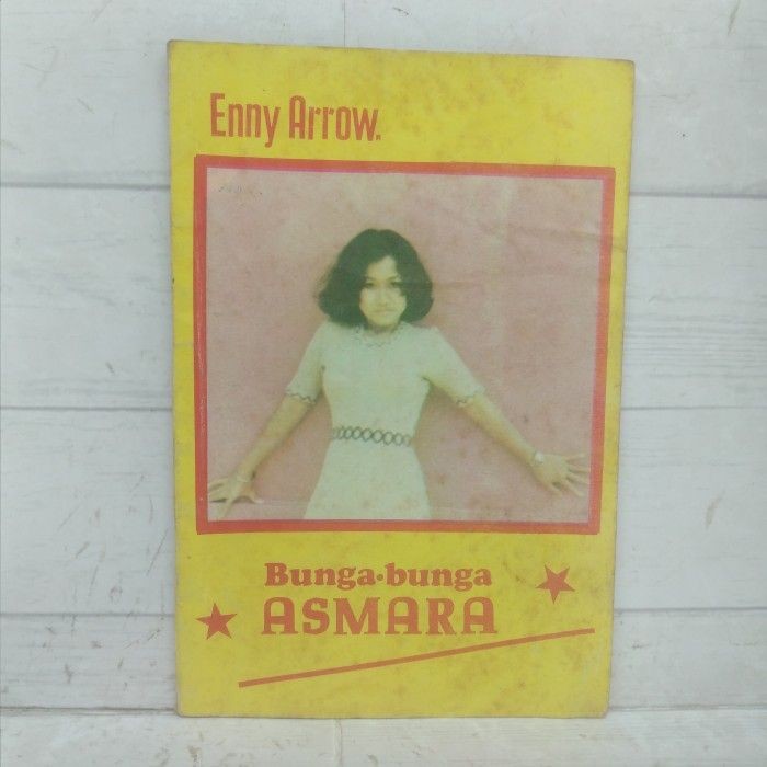 Enny Arrow Bunga Bunga Asmara BUKU Langka