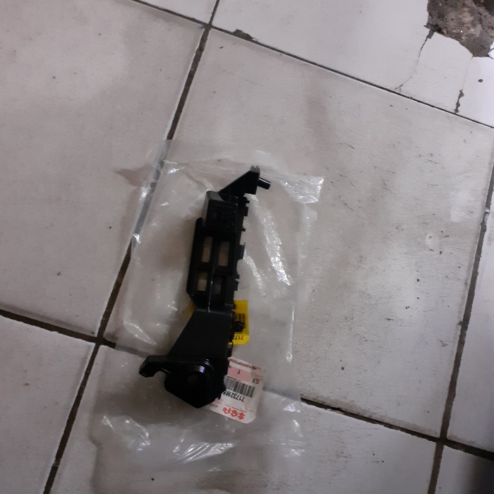 breket bemper depan ignis