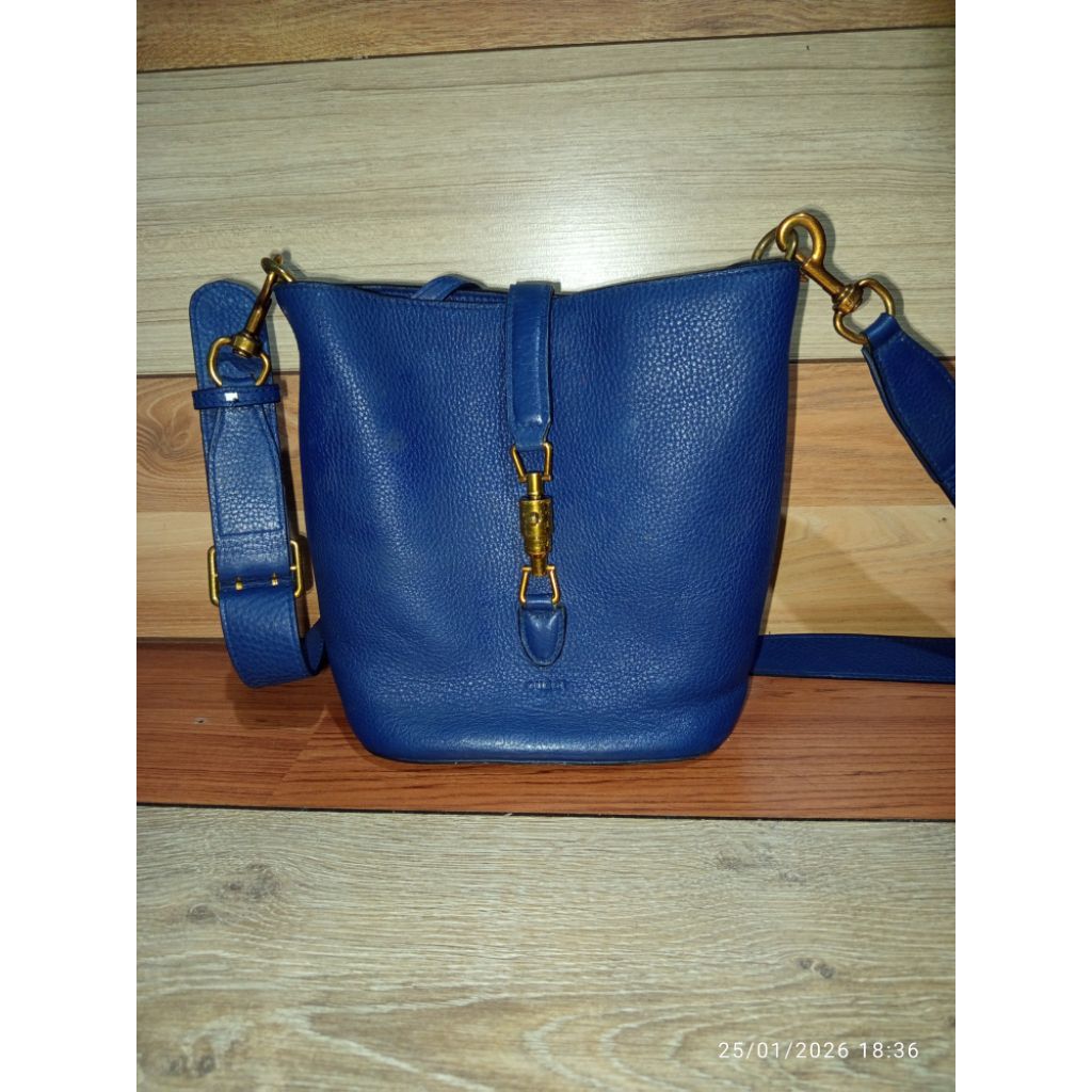 Gucci Jackie biru marine. 