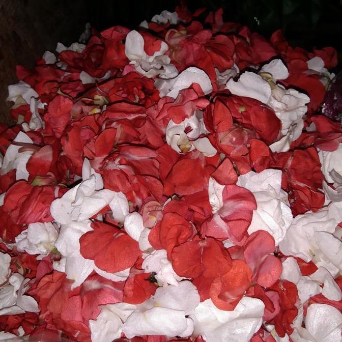 Bunga tabur makam