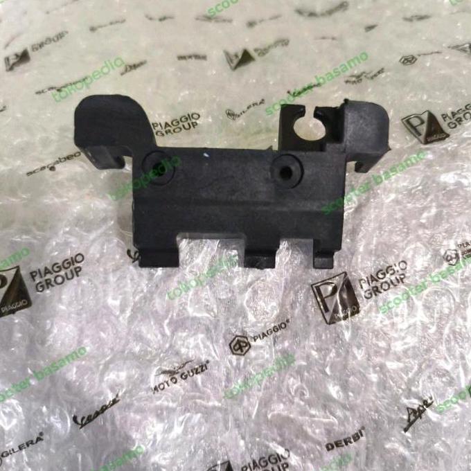 BRACKET GLOVE BOX PIAGGIO MP3 RAJ27
