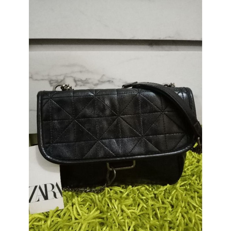 Tas hitam cantik