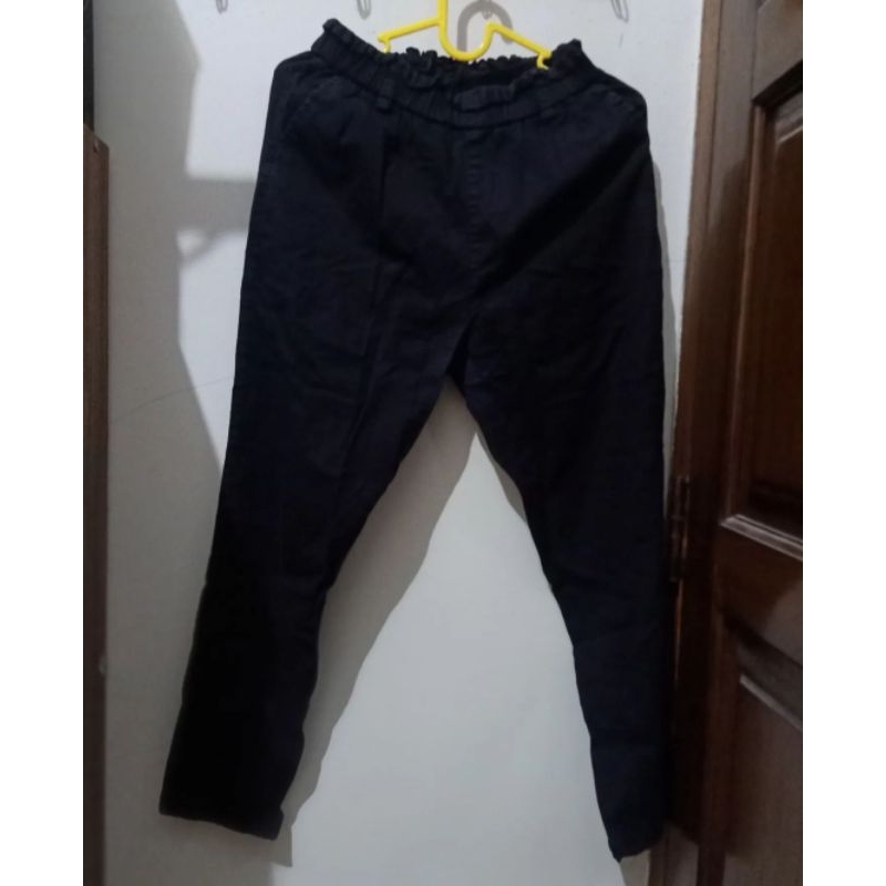 CELANA HITAM KARET