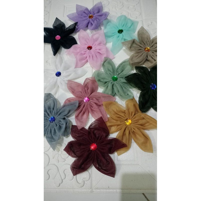Bross bunga tile