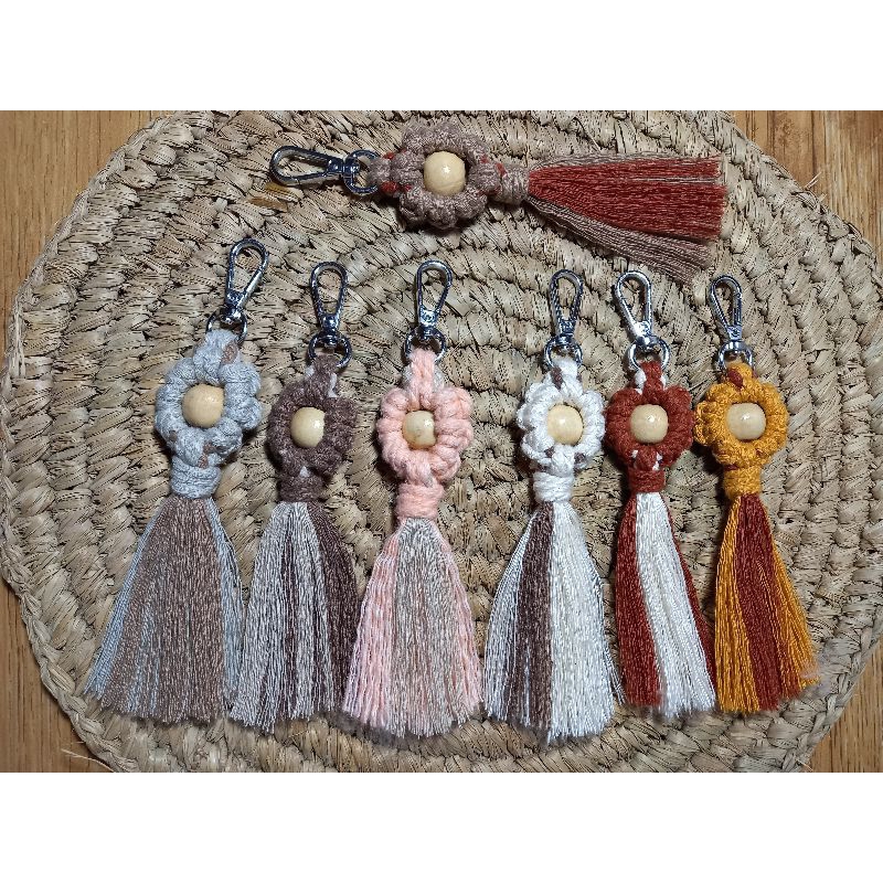macrame flower keychain / ganci macrame bunga