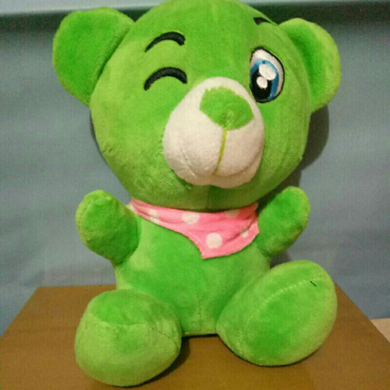 Boneka bear hijau kedip