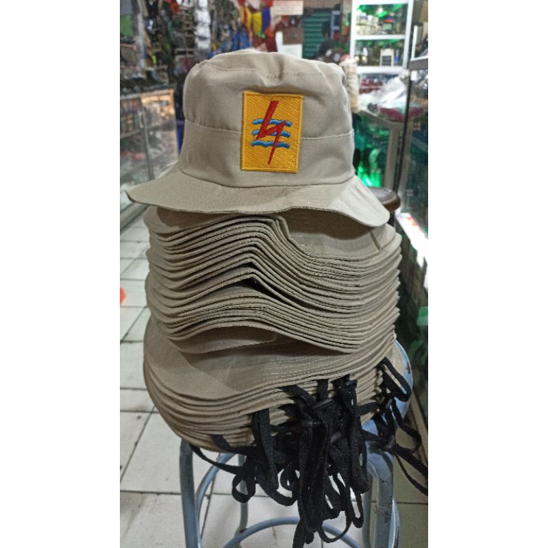 topi costum PLN