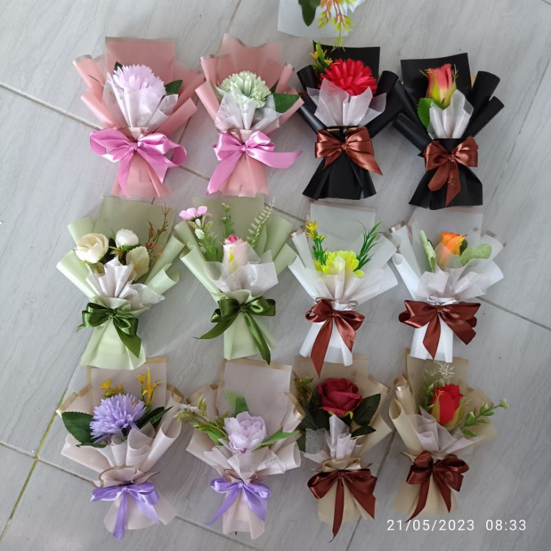 BUCKET BUNGA MAWAR TANGKAI