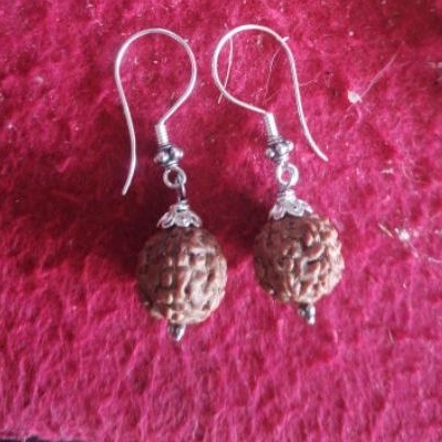 anting-anting perak genitri rudraksa