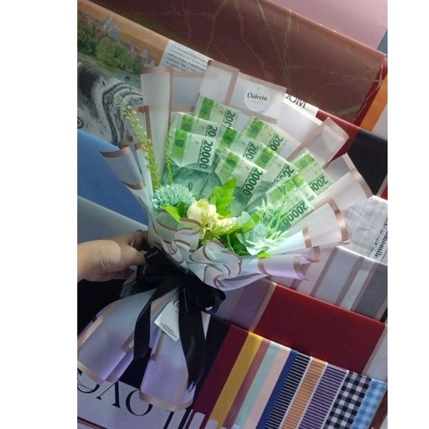 buket uang + bunga artificial (10 lembar)