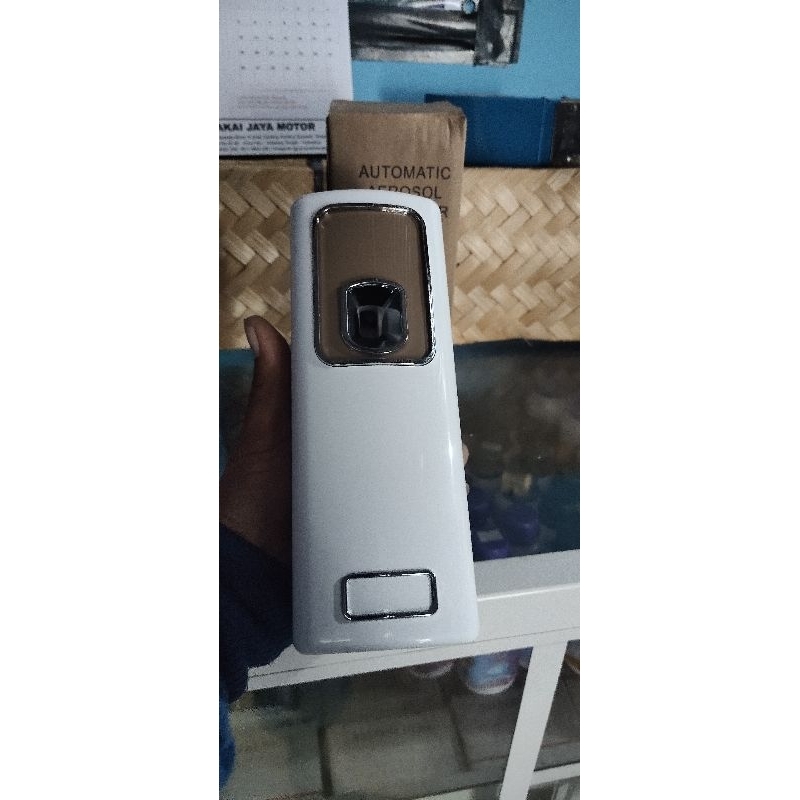 AEROSOL DISPENSER