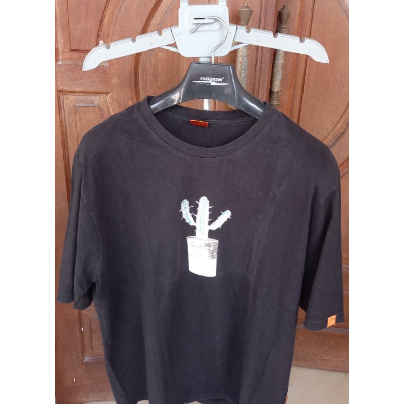 Baju kaos L. LAMO