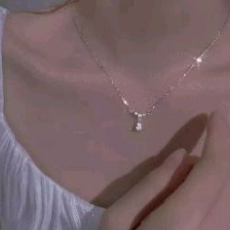 kalung mainan