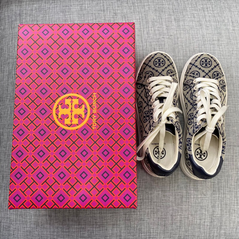 sepatu tb monogram