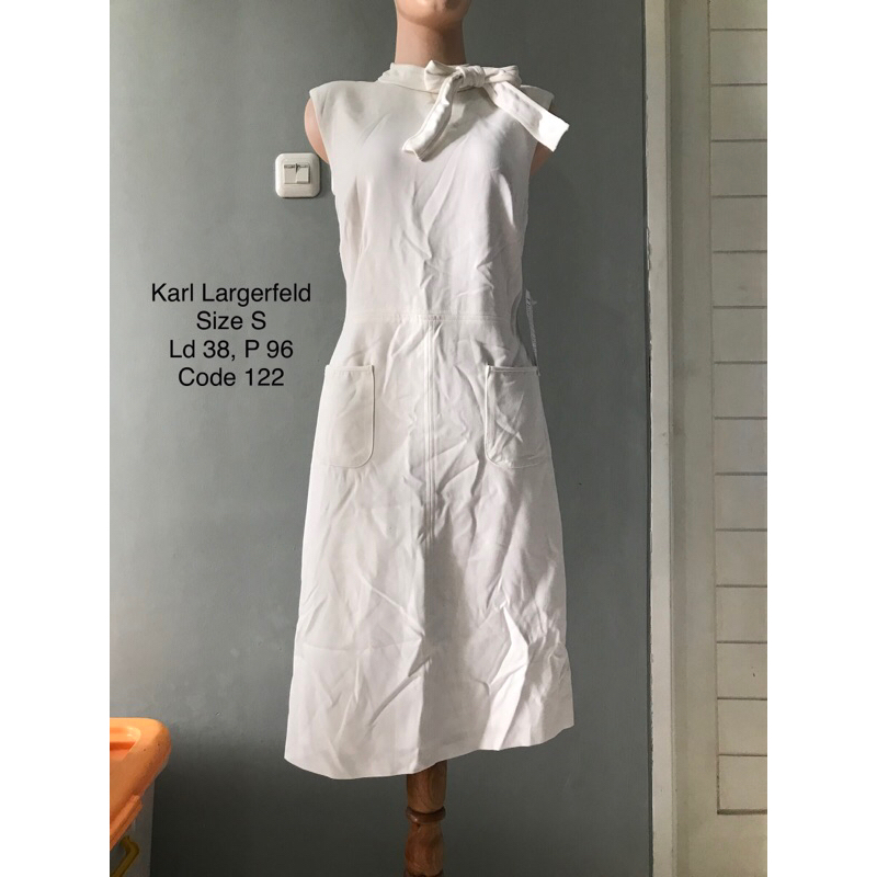dress putih