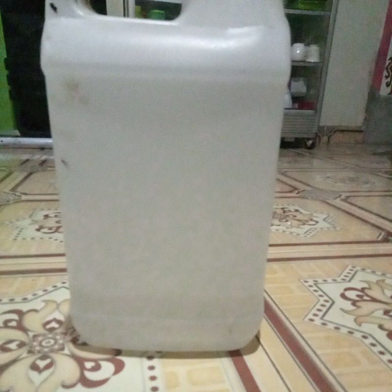 cairan jahat perontok cat