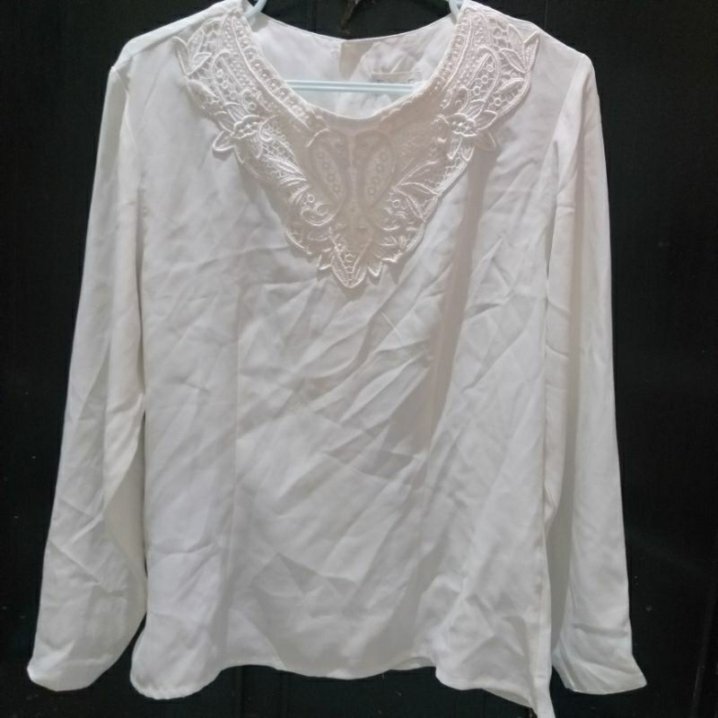 Blouse renda lengan panjang