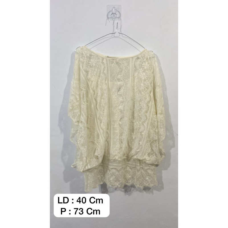bluse brukat putih