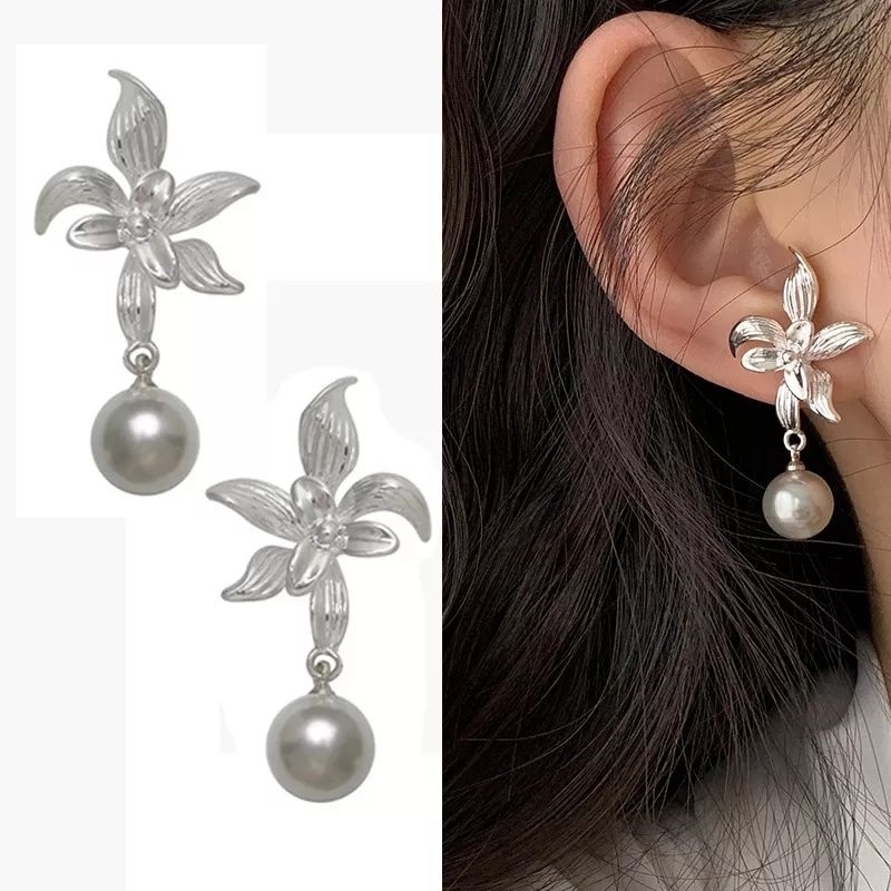 Anting flower grey pearl