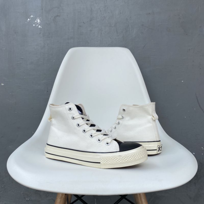 Sepatu Warrior Poseidon White