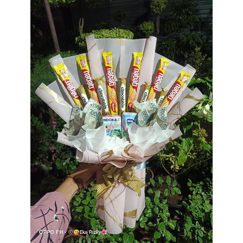 buket uang+snck+susu(uang mainan)