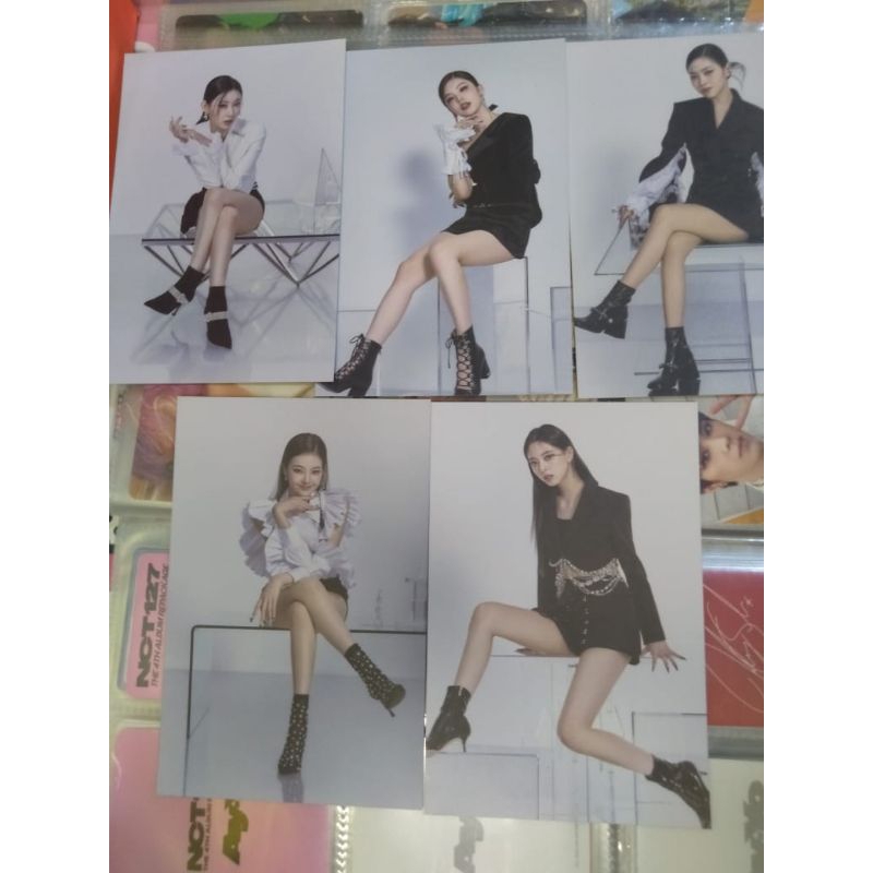 POSTCARD OFFICIAL ITZY
